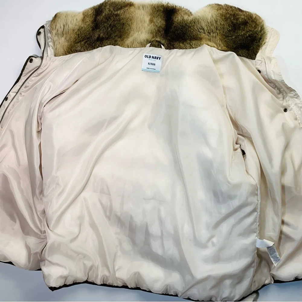 Old Navy Women’s Puffer Jacket Size XL - Cream with Faux Fur Collar Winter Coat - Picture 11 of 15